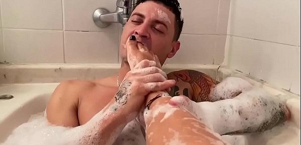  Banho na banheira acaba em sexo louco